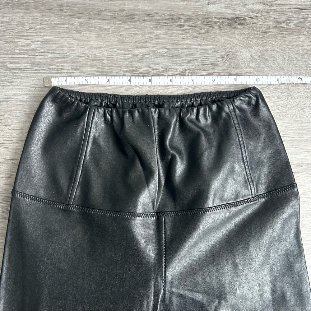 Women’s Aritzia Wilfred Free Black Faux vegan Leather Leggings size xs. - Picture 9 of 10